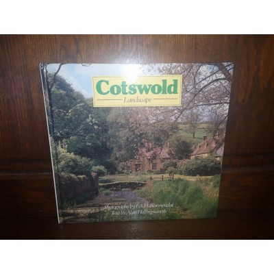 Cotswold Landscape par alan Hollingsworth Photographs by F.A.H. Bloemendal