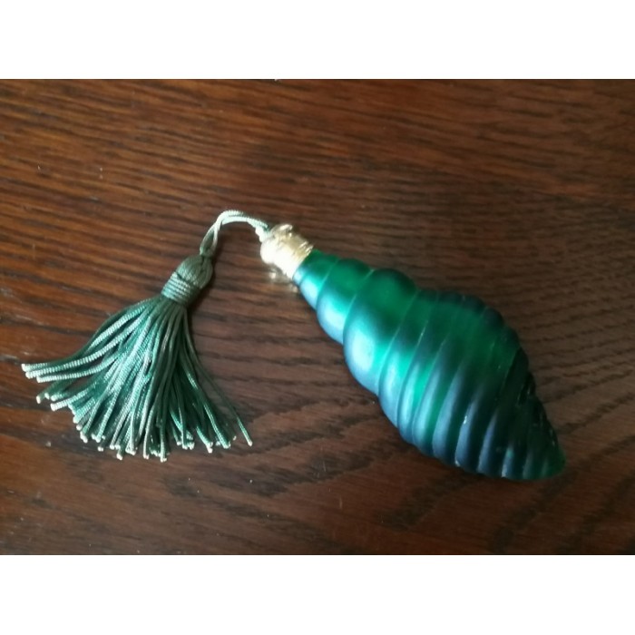 Flacon de parfum vert  de forme coquillage pour sac à main