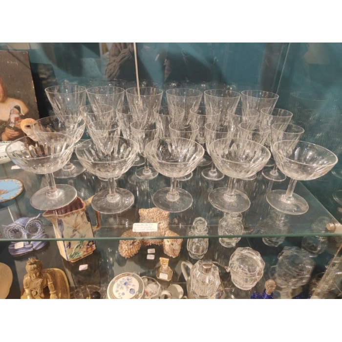 Ensemble de 24 Verres en cristal Baccarat modèle Casino