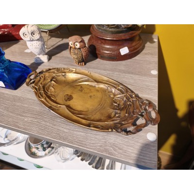 Plateau Vide poche en Bronze doré signé a. laurent à décor de gui qui se répète de chaque côté afin de former les anses Art déco