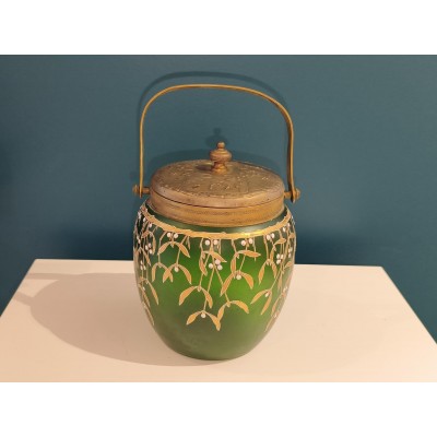 Seau à biscuits Vers 1900 en verre Vert décoré de branches de gui dorées à l'or fin