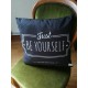 Coussin avec housse noir à message Just be yourself You are beautiful