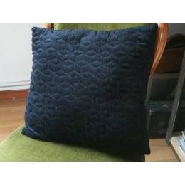 Coussin diamant noir à motif géométrique 45 x 45