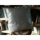 Coussin beige et argenté à motif ethnique 45 x 45