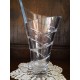 Vase en cristal de forme spirale